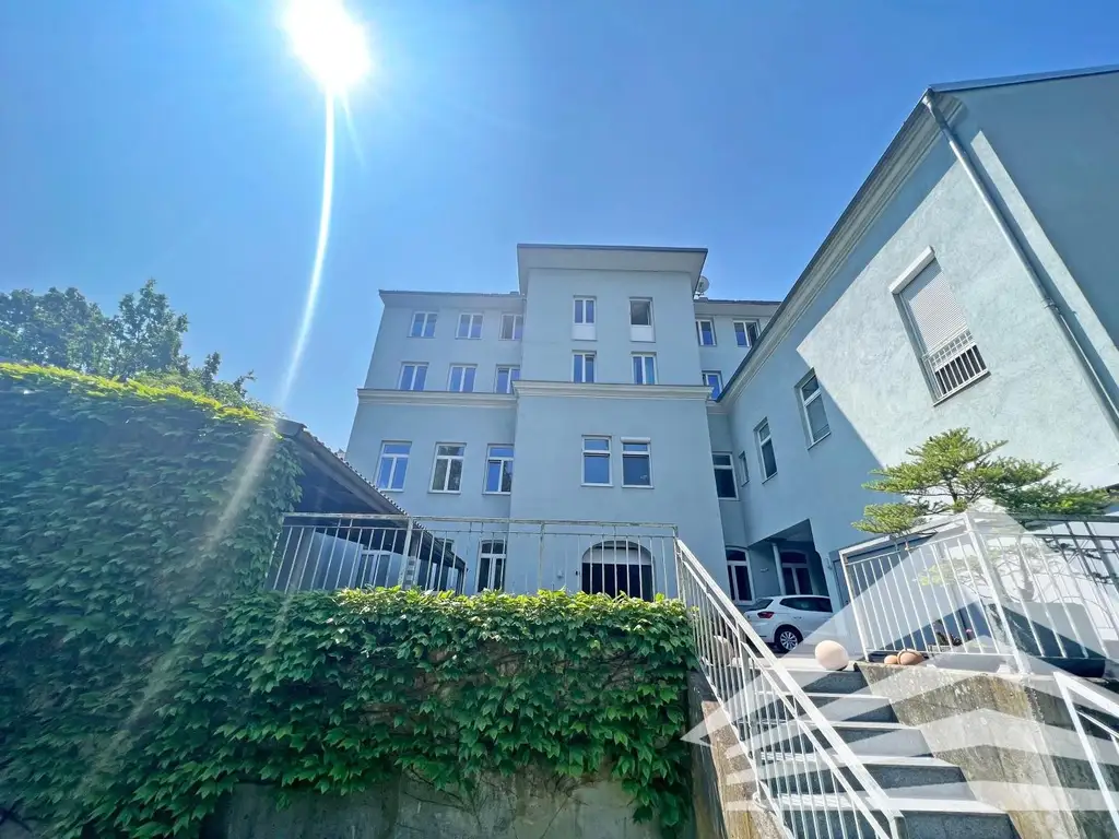 Renovierte 3 Zimmer-Altbau-Wohnung mit Küche in bester City-Lage - Nähe Landstraße