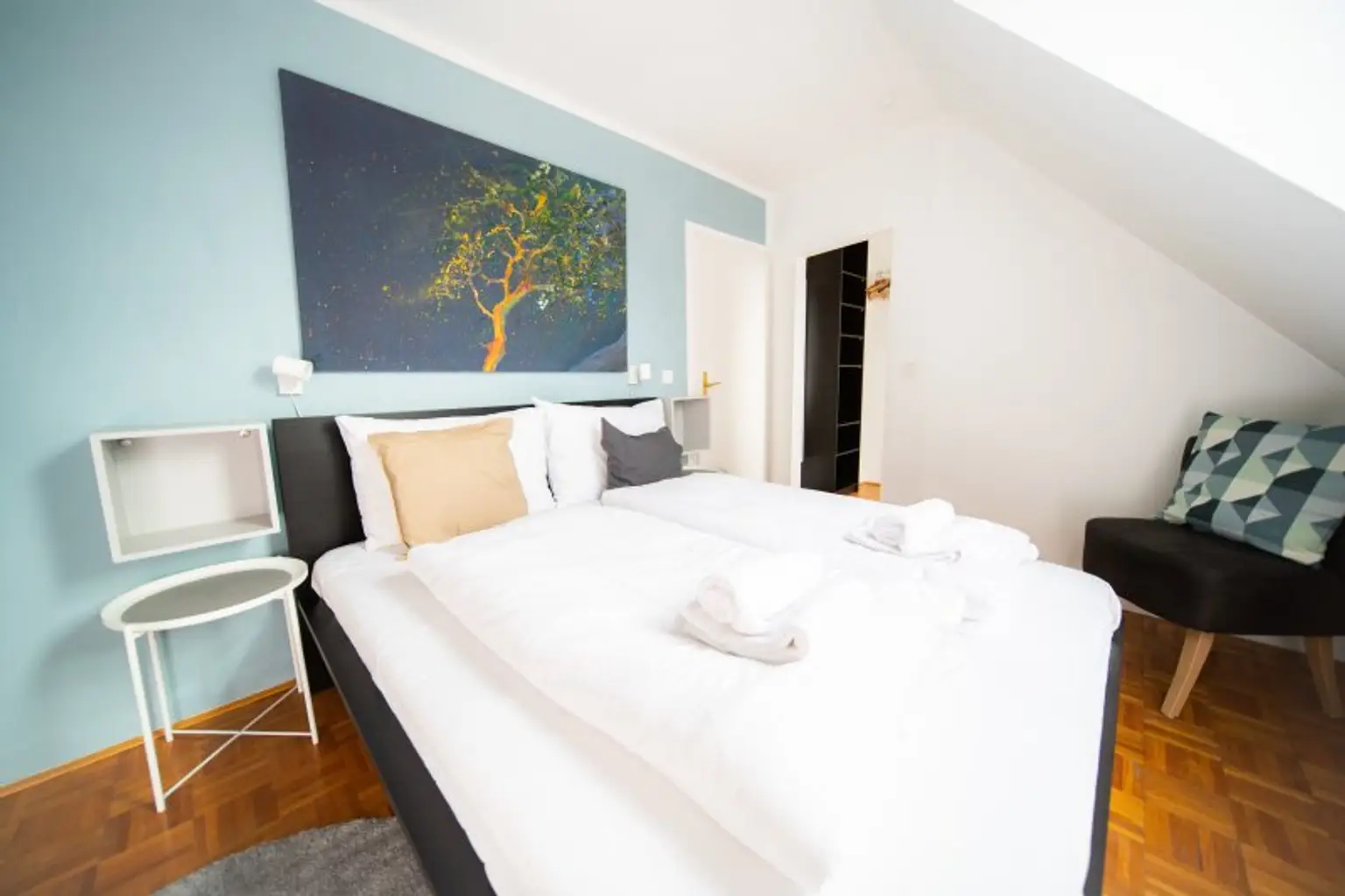 Charmante und helle Masionette-Wohnung ! Wunderschön möbliert !