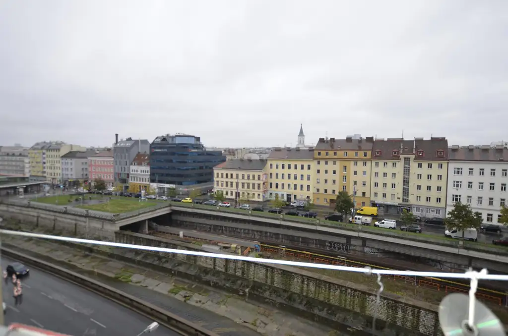 Sanierungsbedürftige 2-Zimmer Wohnung mit sonniger Loggia