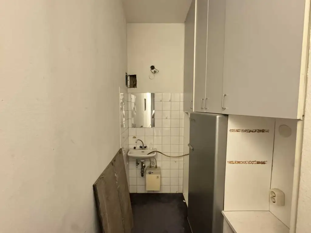 Kleines Geschäftslokal neben dem Graben zum Mieten!