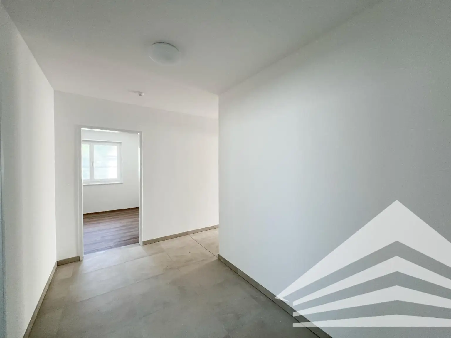 Lichtdurchflutete 3-Zimmer Wohnung mit großem Balkon in Puchenau!