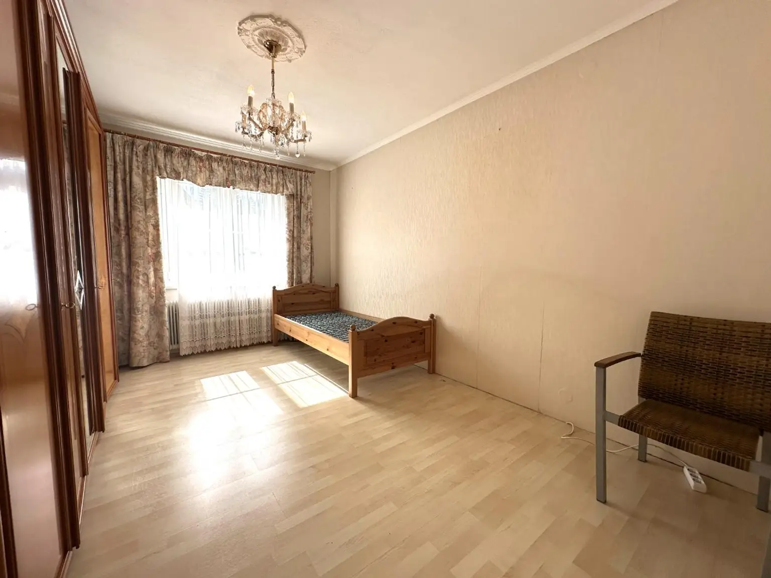 ***Idyllisches Ein- bis Zweifamilienhaus – Natur pur und sofort beziehbar !***
