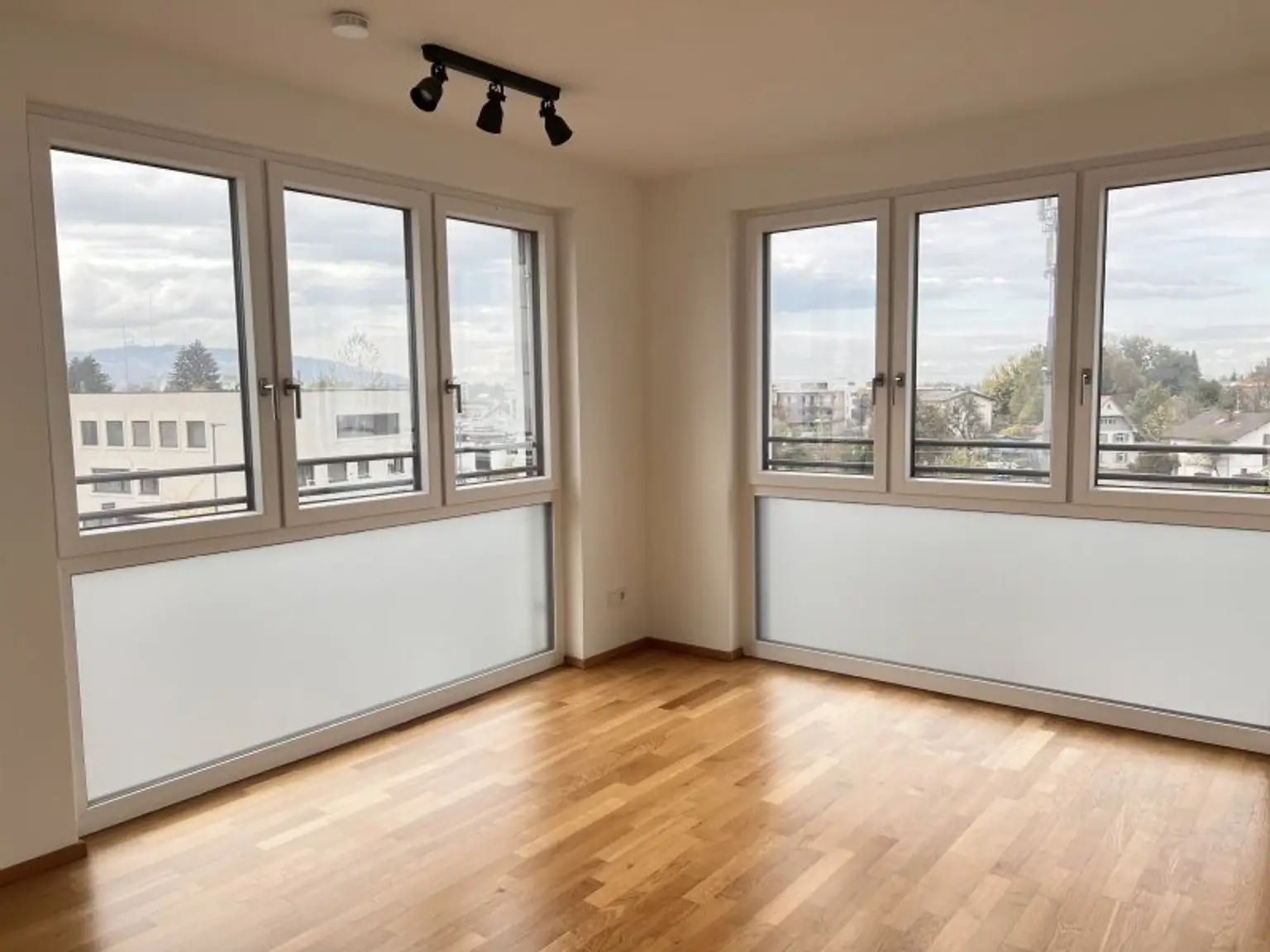 Großzügige, lichtdurchflutete 4 Zimmer Wohnung mit Balkon im Zentrum von Dornbirn