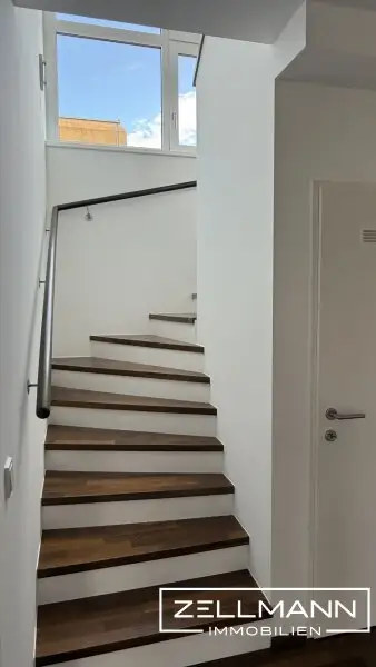 „Ein Ort zum Aufatmen – Lichtdurchflutete Dachterrassen-Maisonette mit Stil“ | ZELLMANN IMMOBILIEN