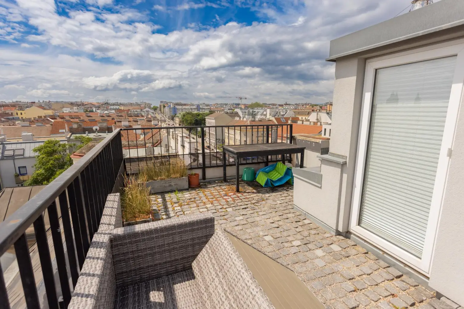 Exklusive Dachgeschoss-Maisonette mit 360° Wienblick und drei Terrassen - 1100 Wien