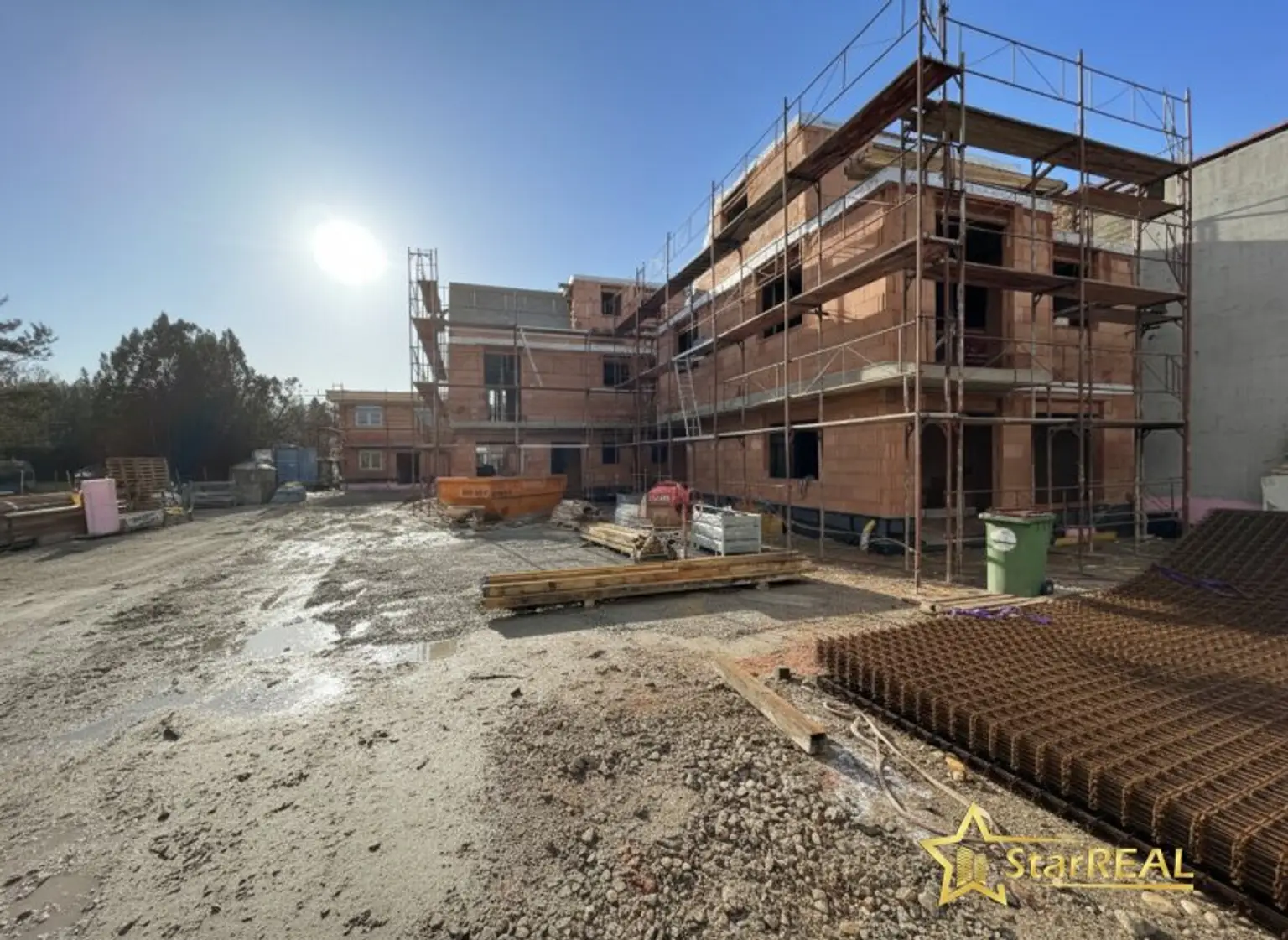 1000 METER U2 LINA-LOOS-PLATZ. EINFAMILIENHAUS MIT KELLER. 210m² GARTEN! TOP U-BAHN-ANBINDUNG. PROVISIONSFREI für den Käufer.