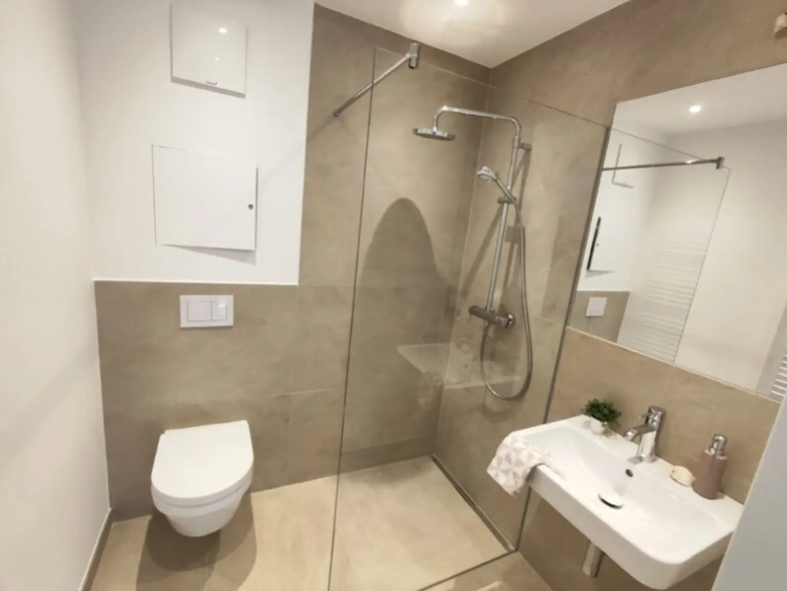 TERRASSENTRAUM! DG-Erstbezug mit Terrasse und Dachterrasse! Top80