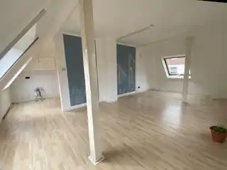 Großes Zimmer im Dachgeschoss
