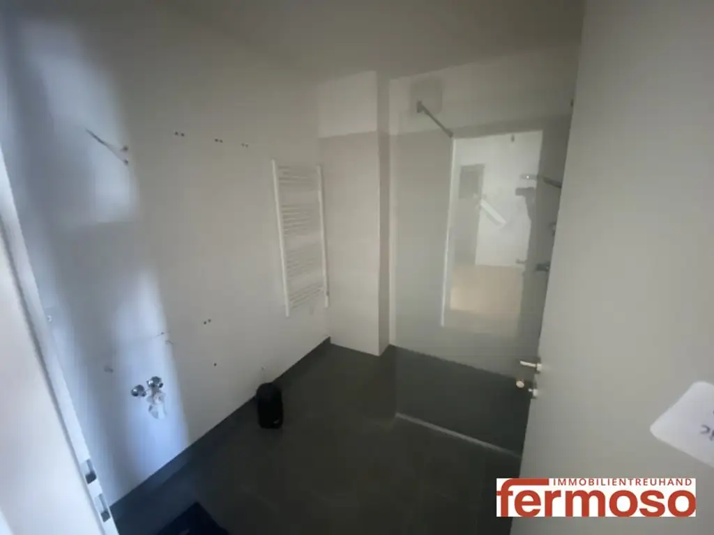 Helle 2-Zimmer Wohnung in einem Neubaukomplex
