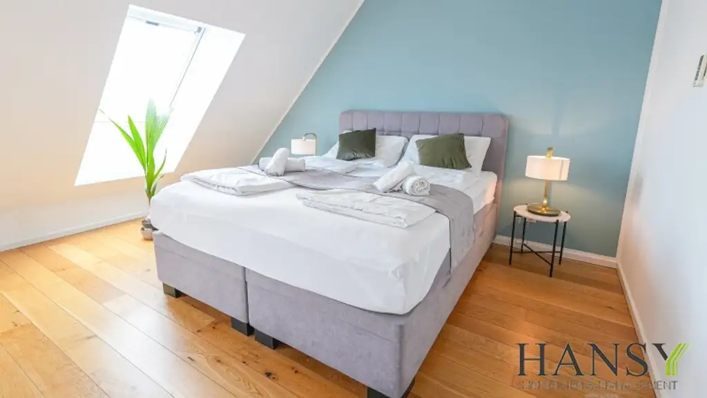 Voll möblierte Maisonette mit großer Terrasse & viel Platz – Dachgeschosswohnung in Toplage!