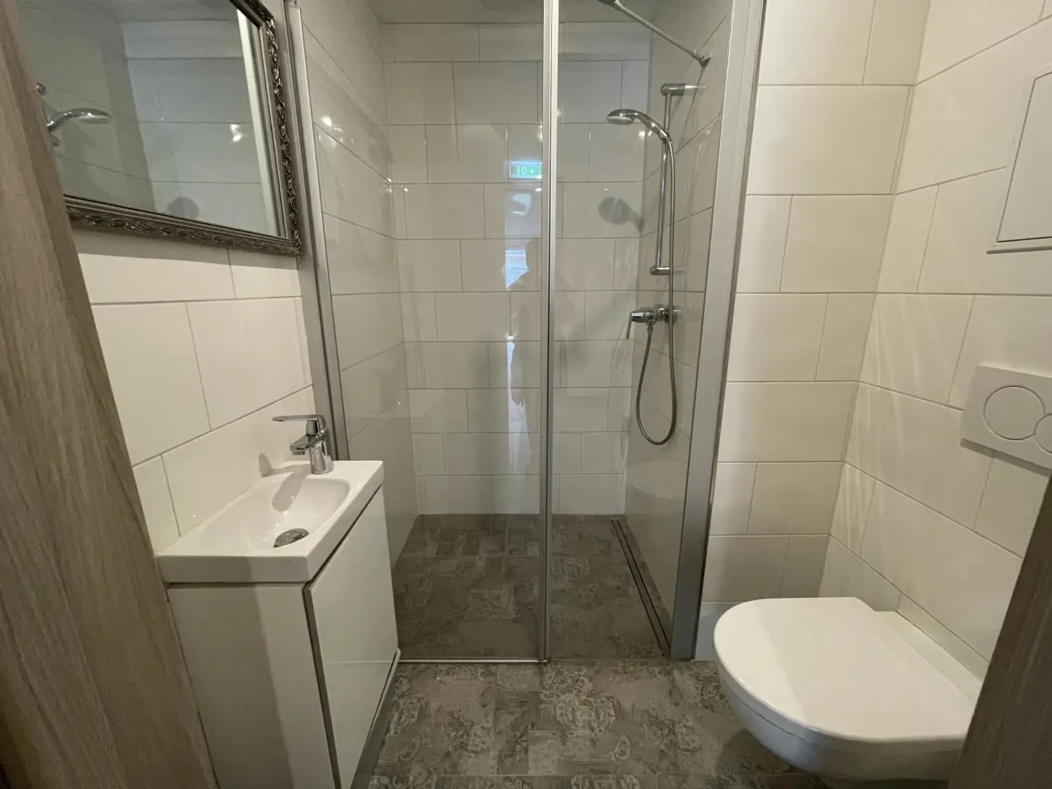 Bad mit WC und Dusche