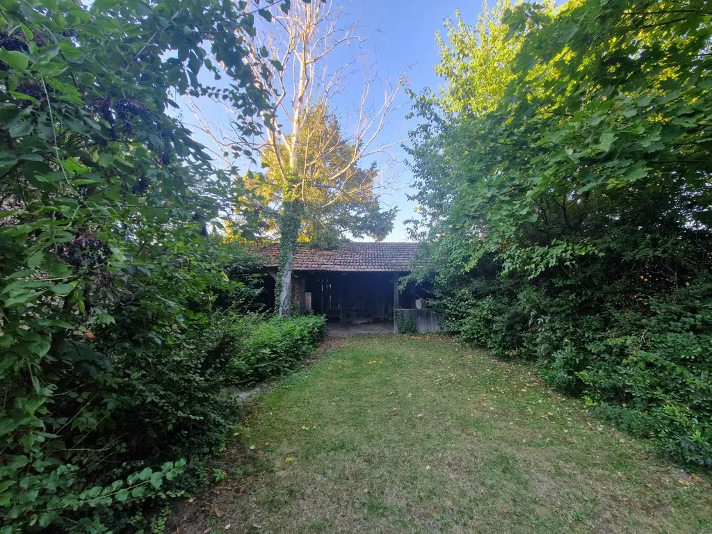 SANIERUNGSBEDÜRFTIGES LANDHAUS MIT TRAUMHAFTEM GARTEN SAMT ALTBAUMBESTAND IN ALLERBESTER WOHN- UND ZENTRUMSLAGE VON KIRCHBERG AM WAGRAM