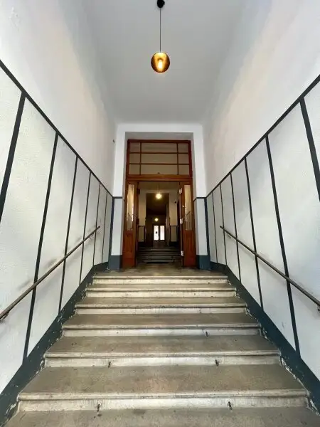 2-Zimmer-Dachgeschosswohnung mit Traumblick! 66 m2 in Top-Wohngegend, U1 Nähe!