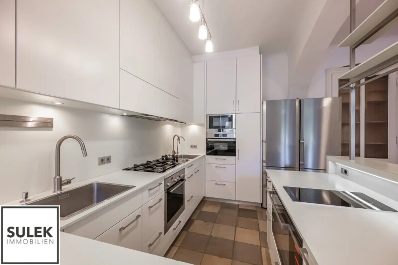 Rarität in der Wehrgasse: großzügige, sanierte Altbauwohnung mit Terrasse ab 01/26 unbefristet mieten!