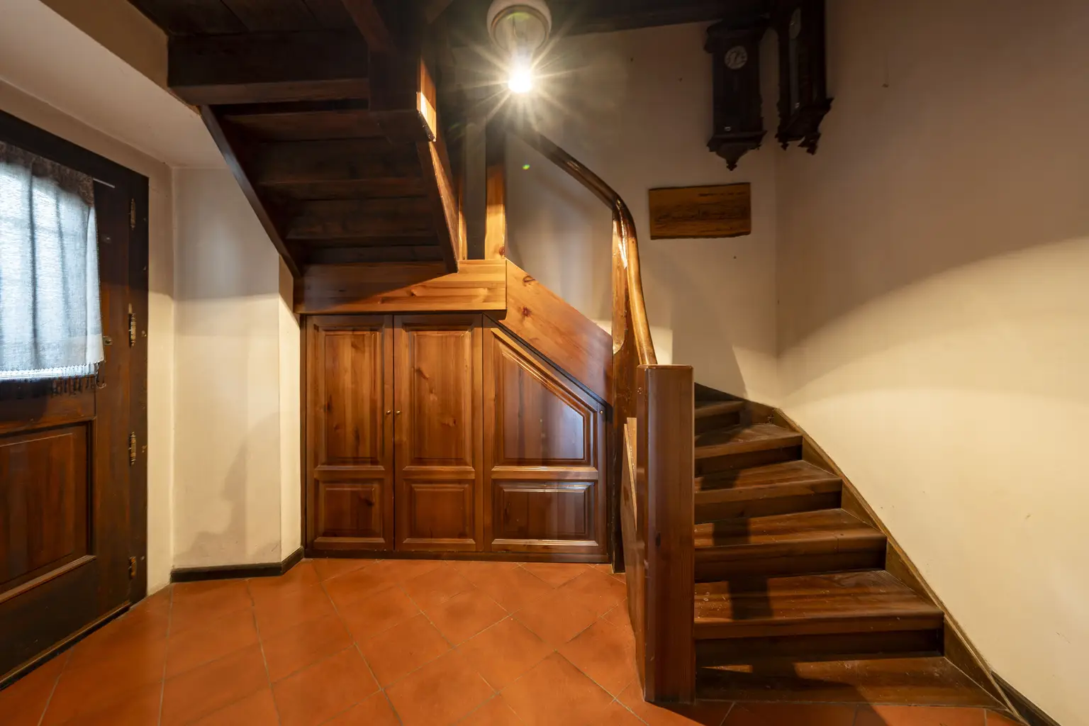 ** Historisches Johanniterhaus am Heldenplatz – mit Innenhof und Gartenbereich **