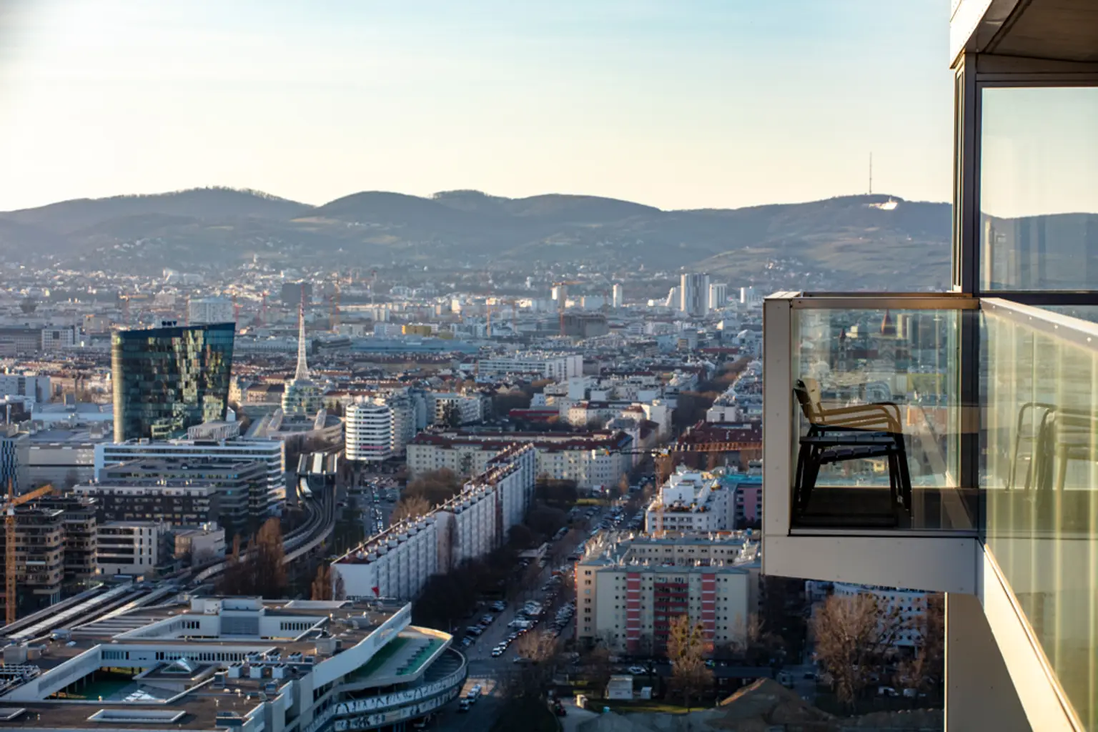 Top 358 -3 Zimmer ERSTBEZUG mit Freiflächen/CITY FERNBLICK - mit Fitness-Club im Haus!