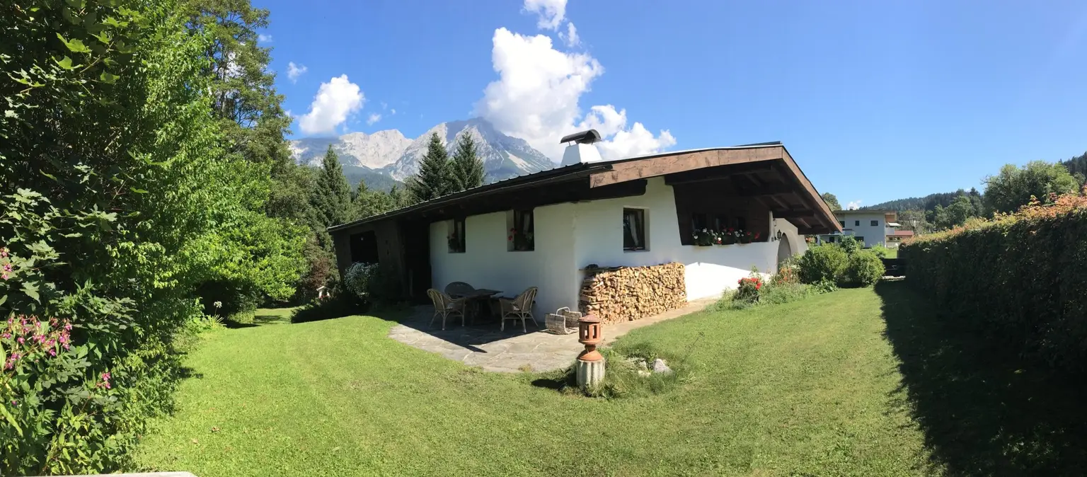 Ferienhaus - Liebhaberobjekt - Landhaus mit Hallenbad in wunderbarer Lage