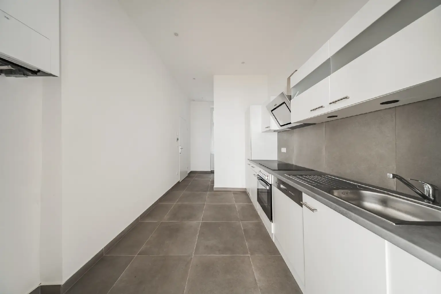 Helle, bezugsfertige 2-Zimmer-Wohnung mit moderner Küche und großem Bad!