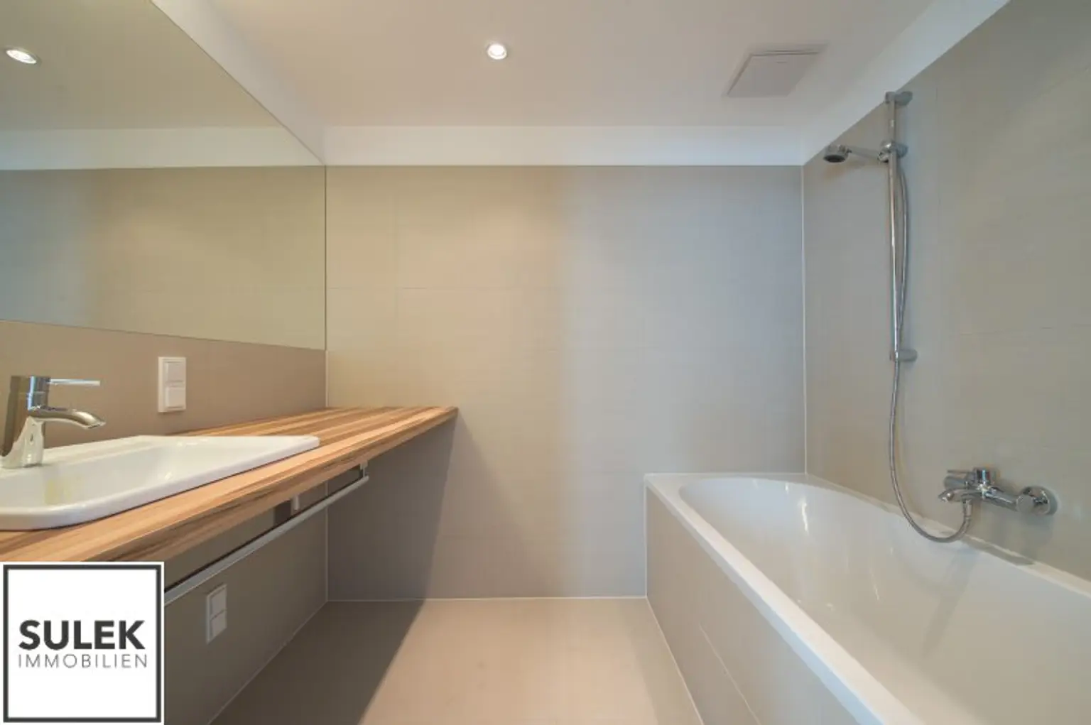 Gut aufgeteilte 2-Zimmer Neubauwohnung mit Loggia // nähe U4 & U6 // ab November verfügbar!