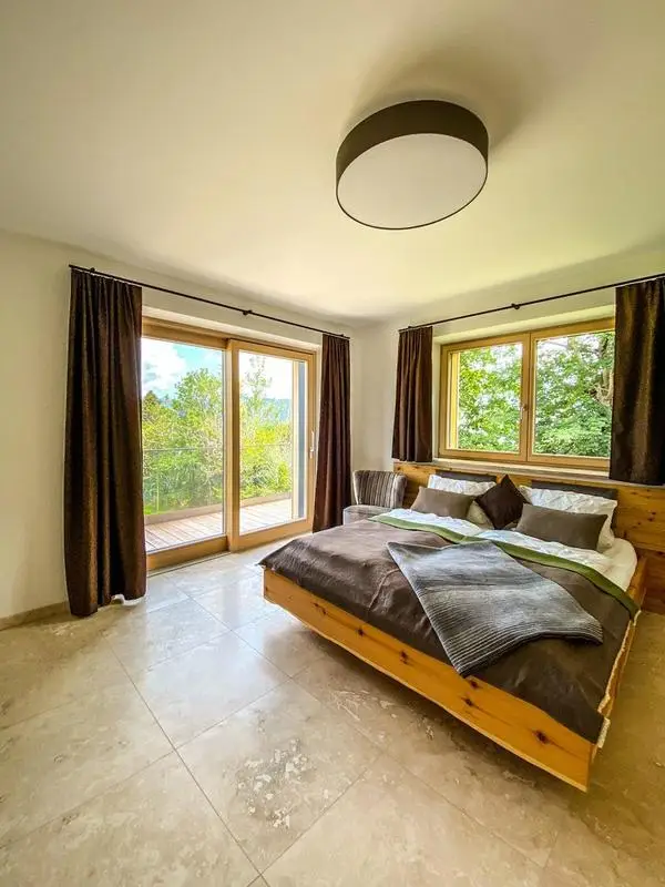 Moderne Ferienvilla mit guter Auslastung in traumhafter Grünruhelage