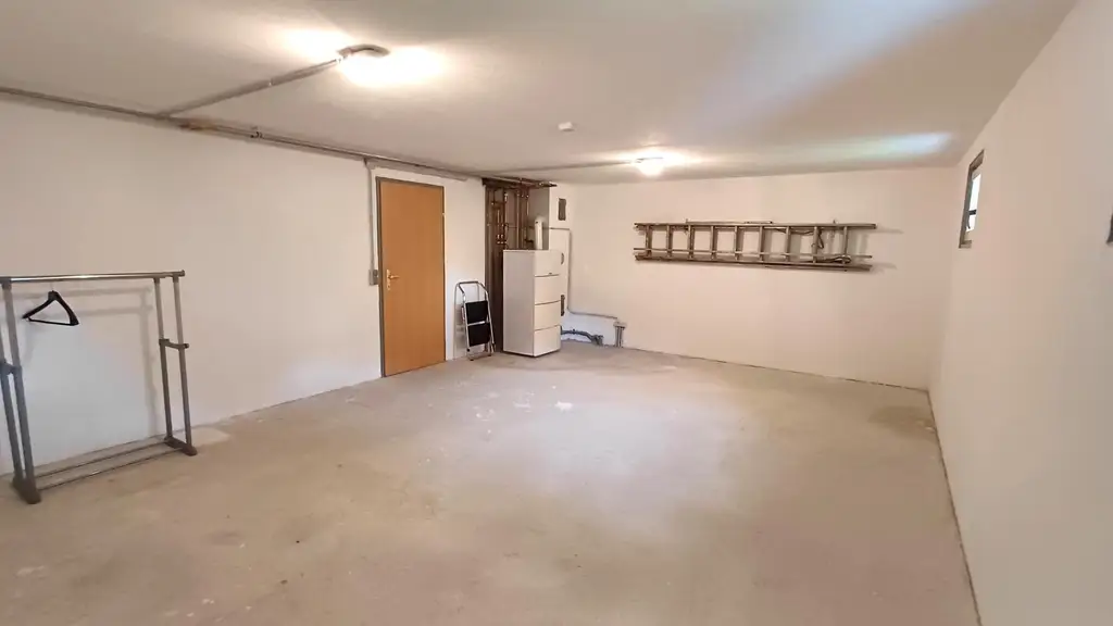 Doppelhaushälfte mit Keller, Garten, Carport und Lounge