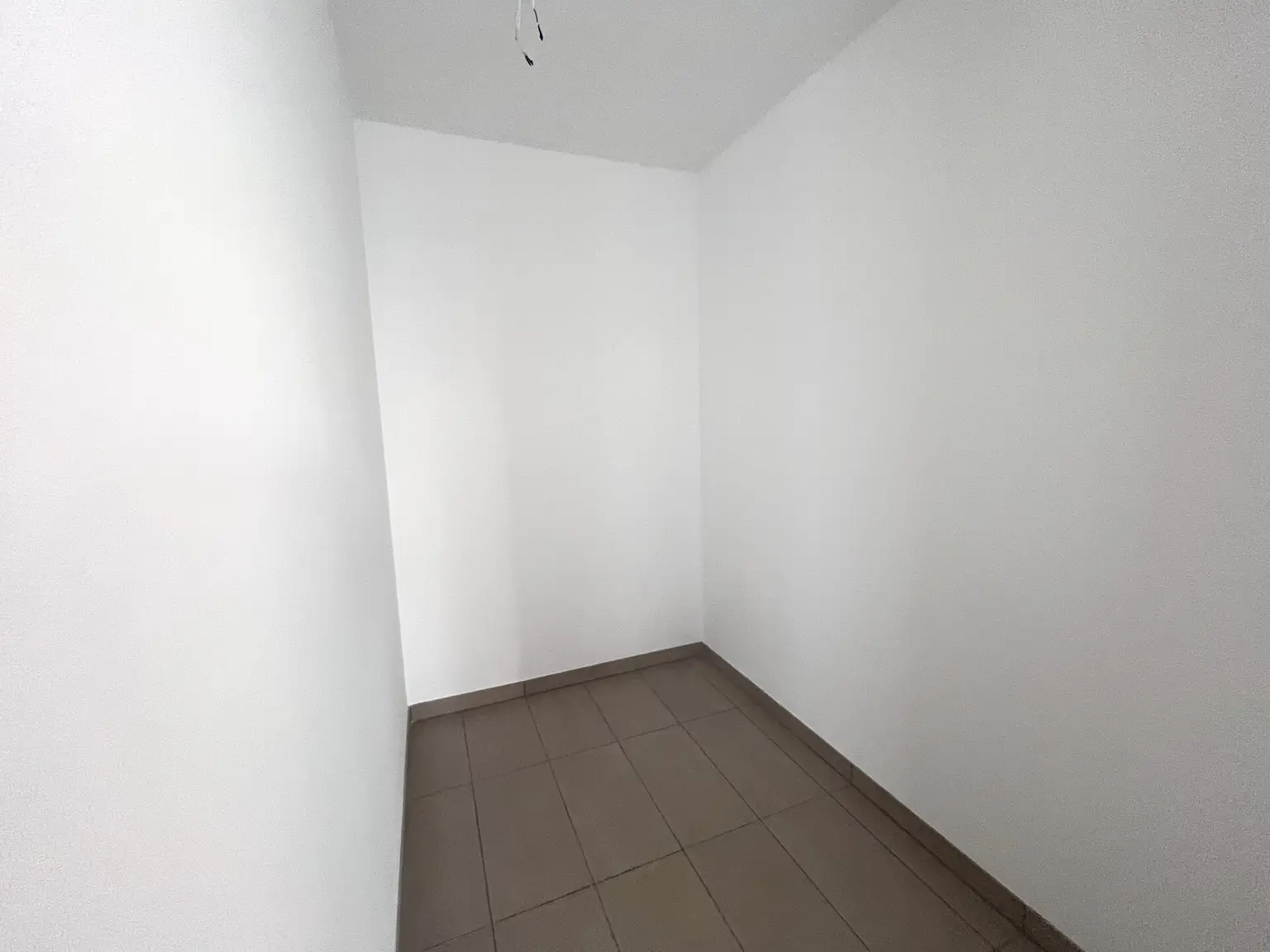 Erstbezug !! Traumhafte Doppelhaushälfte , Wohnkeller  mit Garten und 2 Stellplätzen!