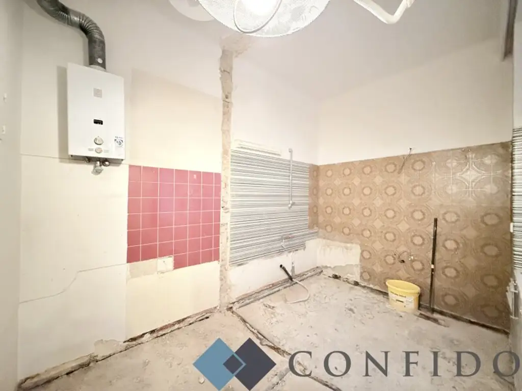 Gestalten Sie nach Ihrem Geschmack - Sanierungsbedürftige 3 Zimmer Altbauwohnung in der Clusiusgasse!