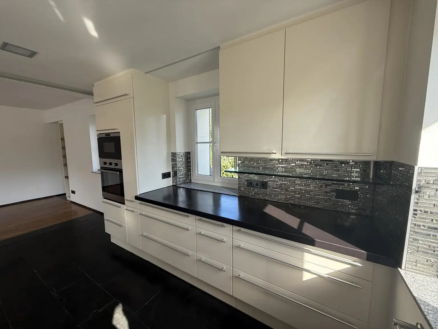 Provisionsfrei!! Großzügige Eigentumswohnung mit Garten, Terrasse & 2 Garagen in Gratwein-Straßengel