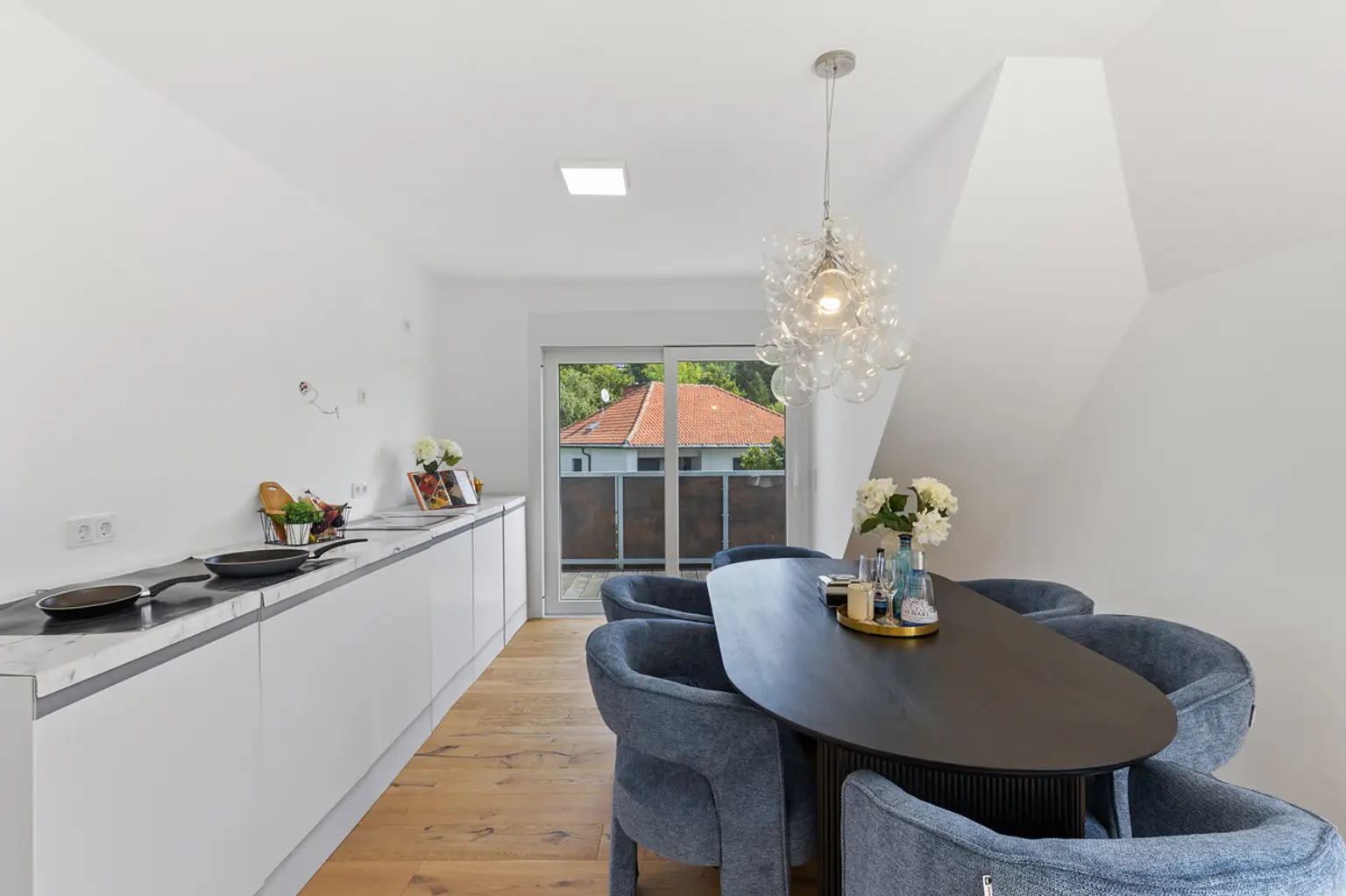 DG-Wohnung mit atemberaubender Dachterrasse in absoluter Grünruhelage