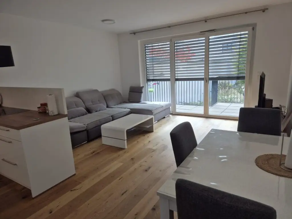 3 Zimmer Mietwohnung mit Loggia und Garage auf Wunsch