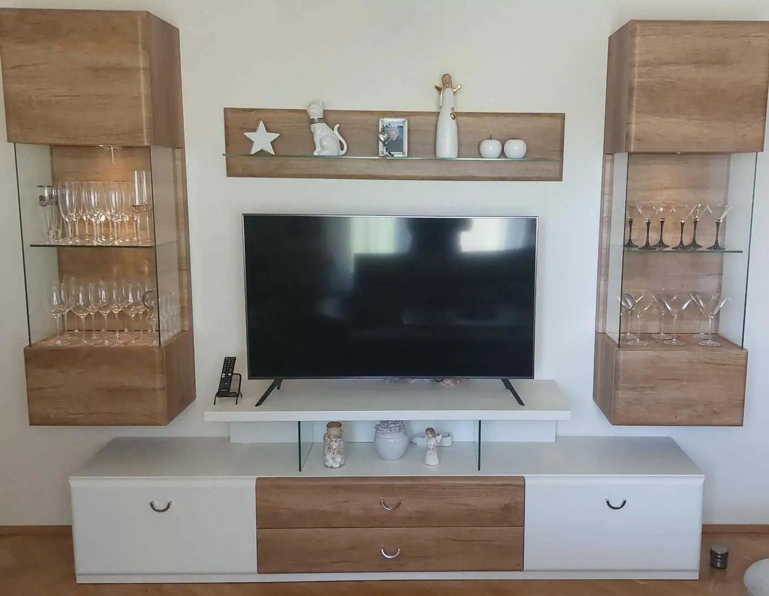 Fernsehschrank