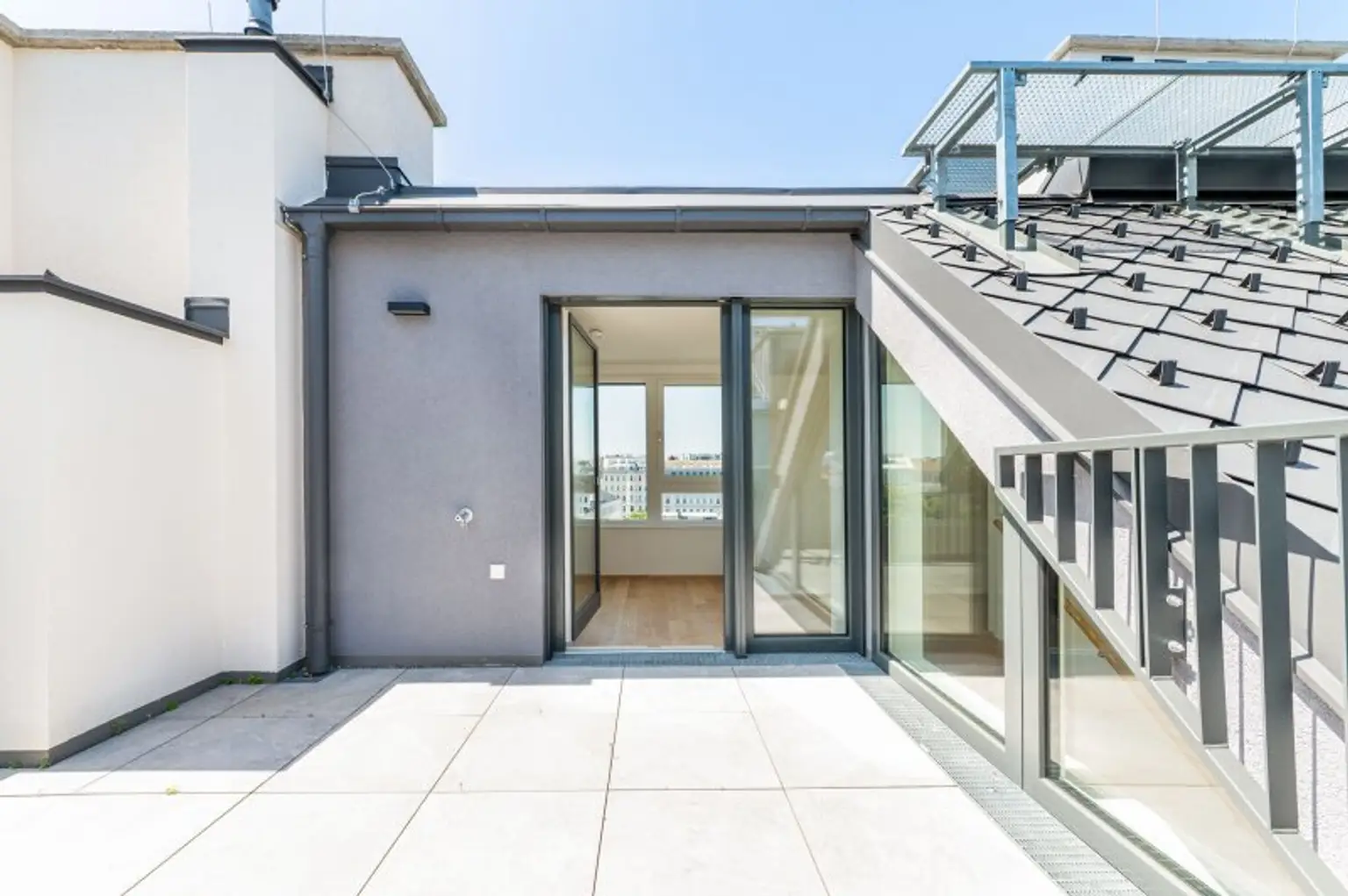 Erstbezug! Großartige 3-Zimmer-Maisonette mit Dachterrasse nahe Rochusmarkt zu vermieten!