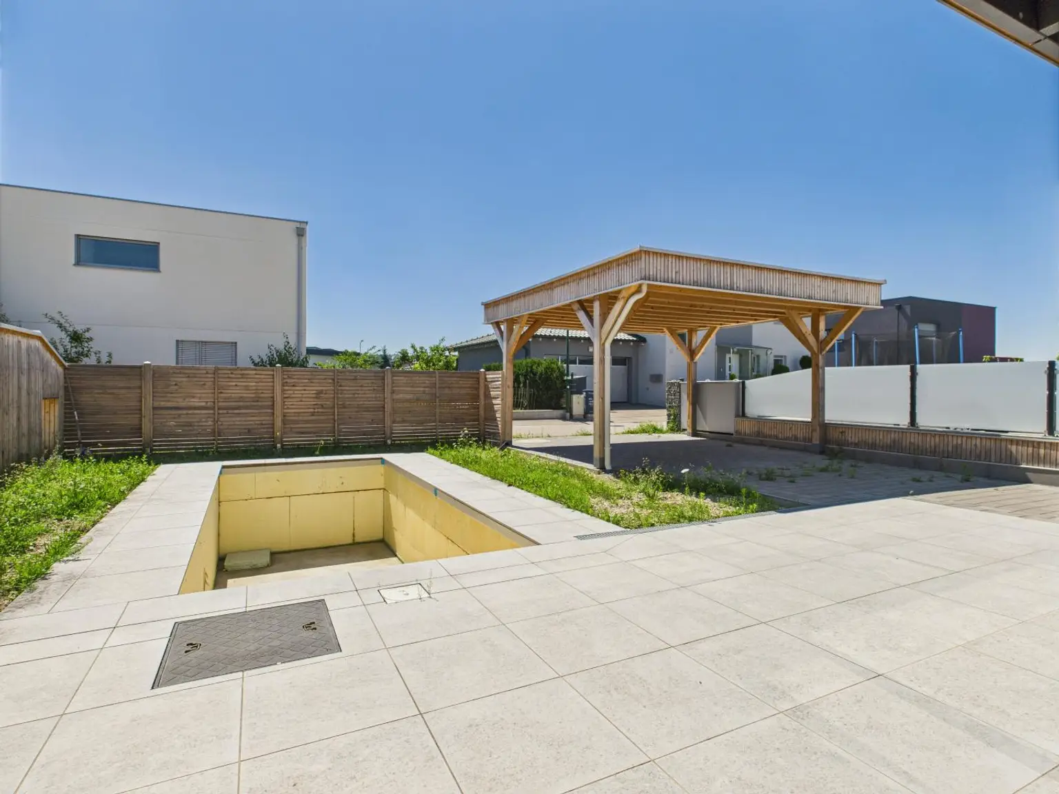 Modernes Wohnen auf höchstem Niveau: Erstbezug mit Smart Home, Salzwasserpool & 149 m² Wohnfläche in Wels-West