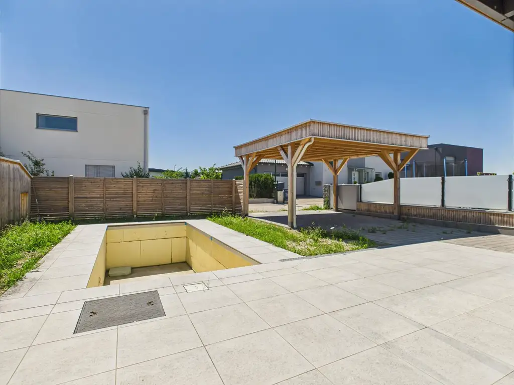 Modernes Wohnen auf höchstem Niveau: Erstbezug mit Smart Home, Salzwasserpool & 149 m² Wohnfläche in Wels-West