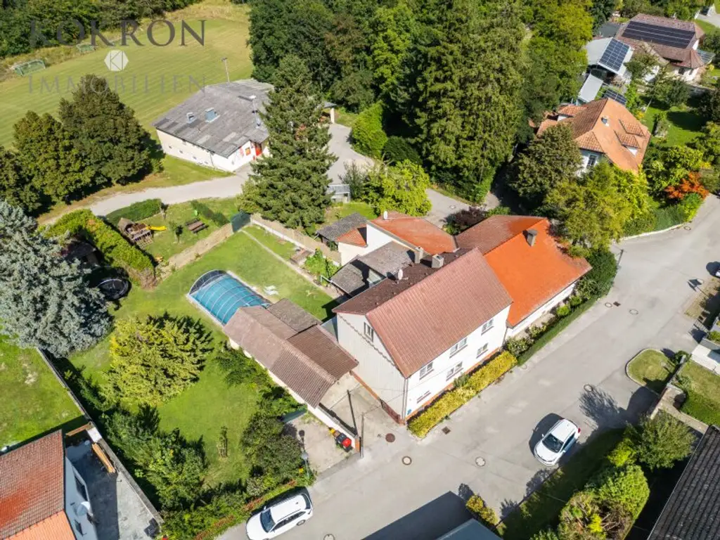Mitten in der Natur! Willkommen in Ihrem neuen Zuhause, mit viel Freifläche, Pool und Raum für Ihre Ideen.