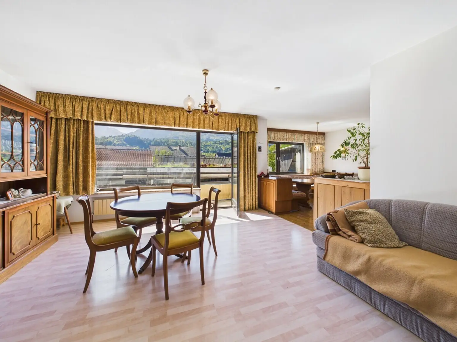 Energieautarkes Leben im Rosental – Bauland, Wohnhaus, Nebengebäude, Hackschnitzelheizung, Fernwärme