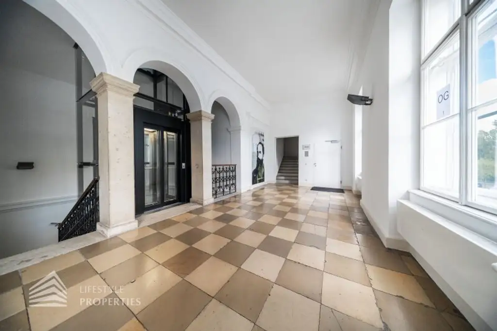 Saniertes 5-Zimmer Büro mit Balkon, Nähe Schloss Belvedere
