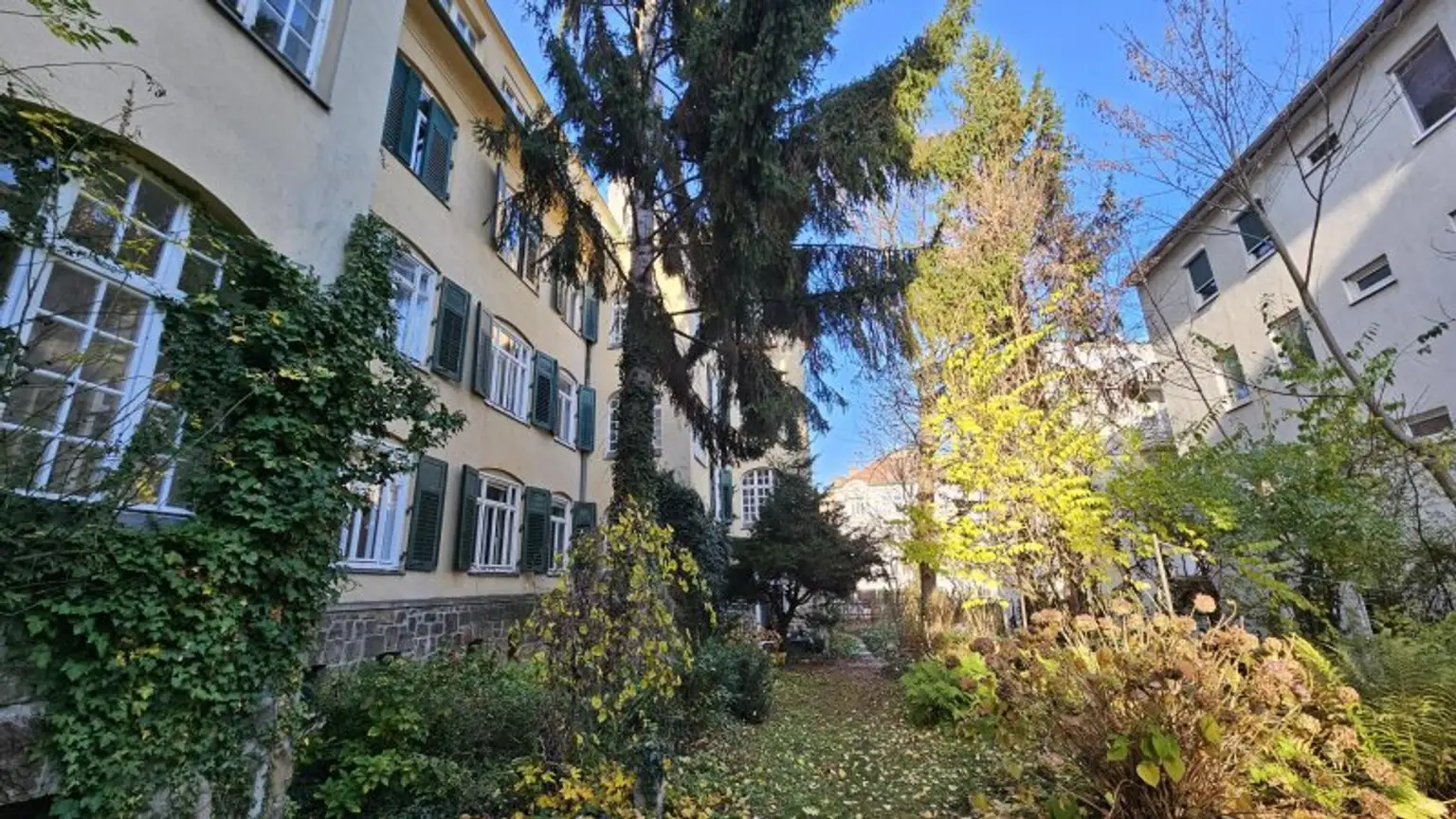 Gersthof /Pötzleinsdorf - charmante Altbauwohnung, 94m2 mit Balkon, Grünblick & Gartenidylle mitten in der Stadt!