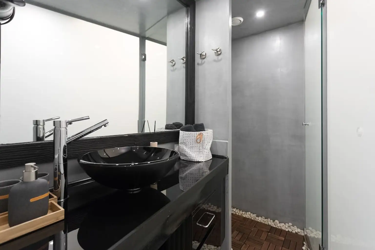 BEZUGSFERTIGE, TOPAUSGESTATTETE ALTBAUWOHNUNG NÄHE MARGARETENPLATZ  4 GEHMINUTEN ZUR U4-PILGRAMGASSE