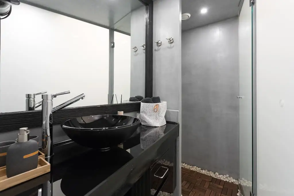 BEZUGSFERTIGE, TOPAUSGESTATTETE ALTBAUWOHNUNG NÄHE MARGARETENPLATZ  4 GEHMINUTEN ZUR U4-PILGRAMGASSE