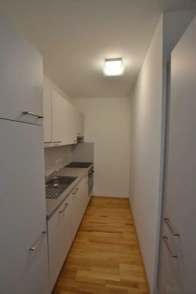 Moderne Garconniere mit Balkon