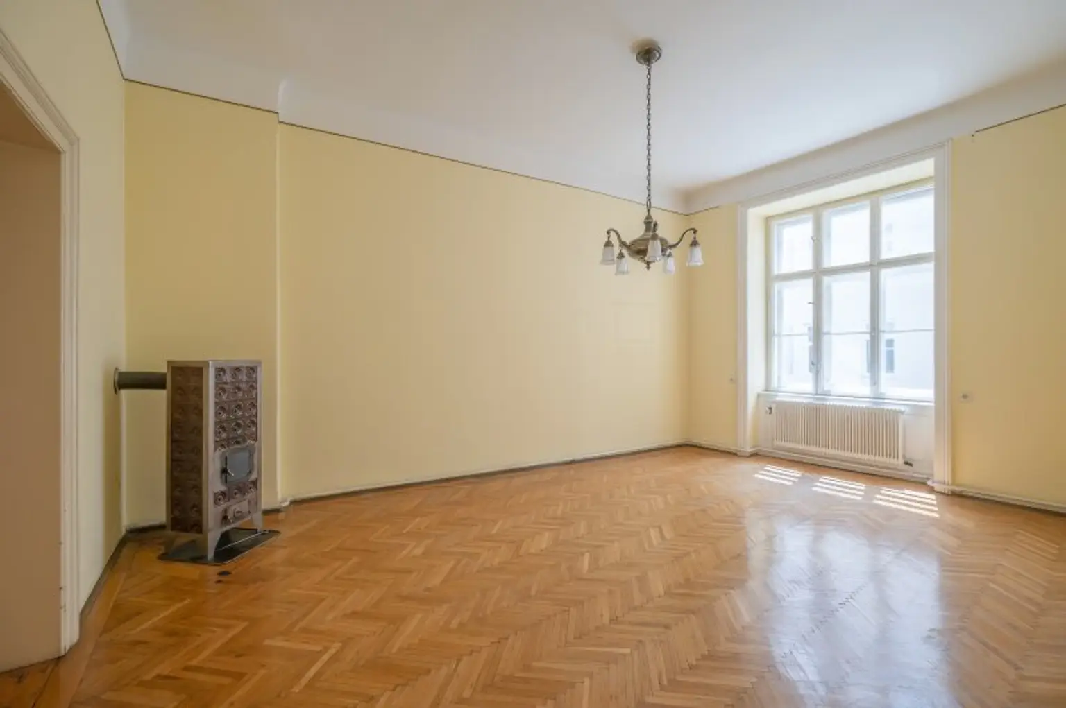 Hidden Gem in the Heart of the 6th – Historic Charm Meets Future Vision!