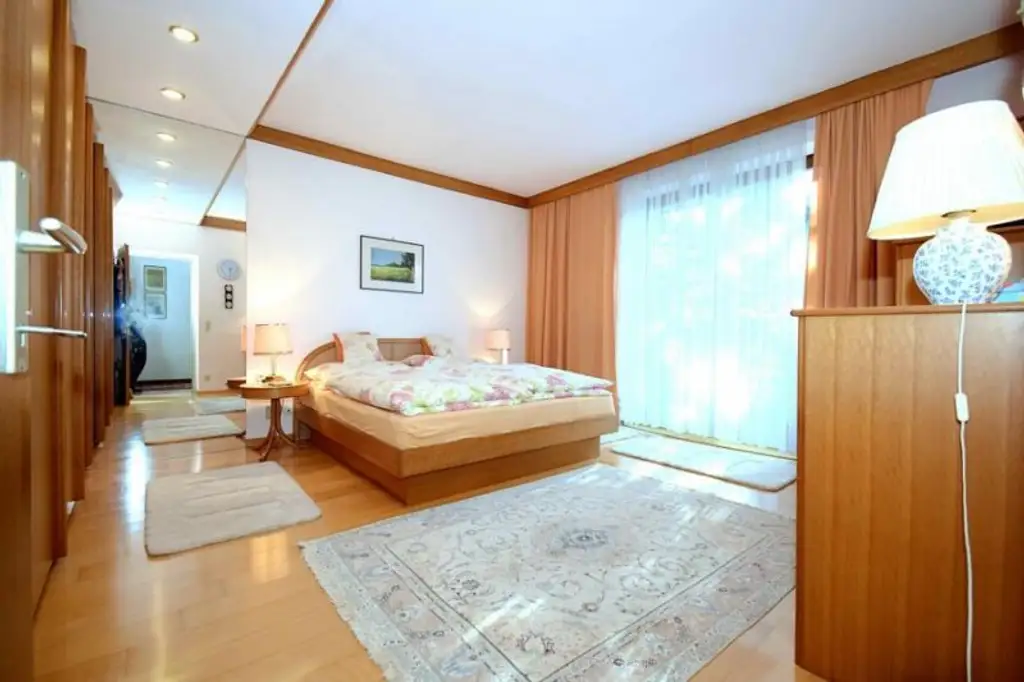 Exklusives Traum-Anwesen mit Naturteich und Gästehaus