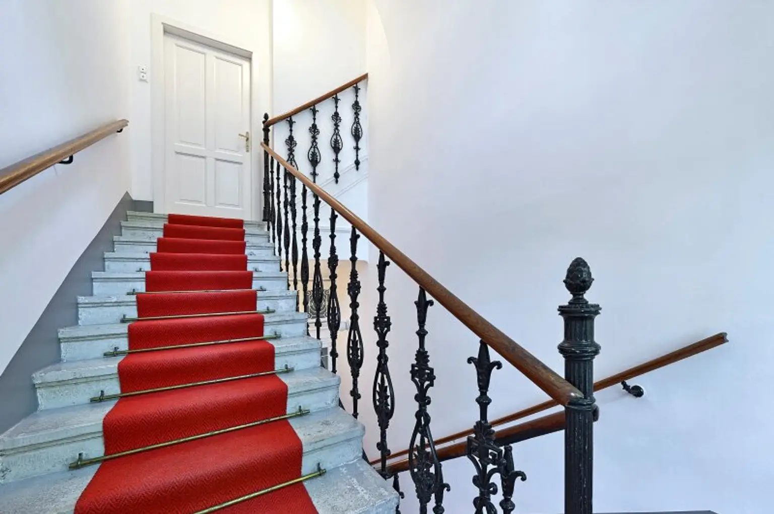 Luxuriöse Familienresidenz oder Büro-Wohnen: 230 m² mit großer Terrasse und Garage!