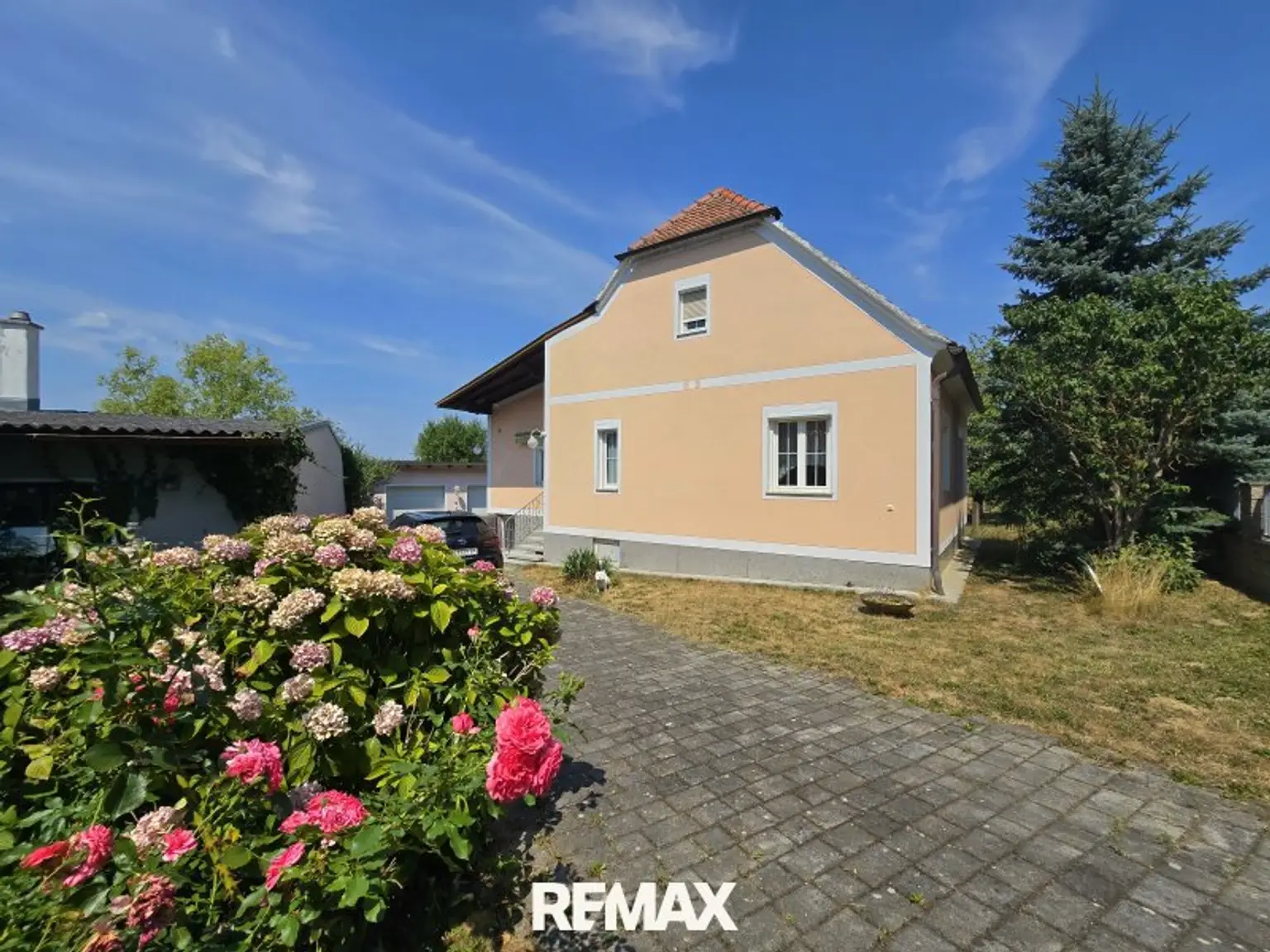Haus mit Einfahrt