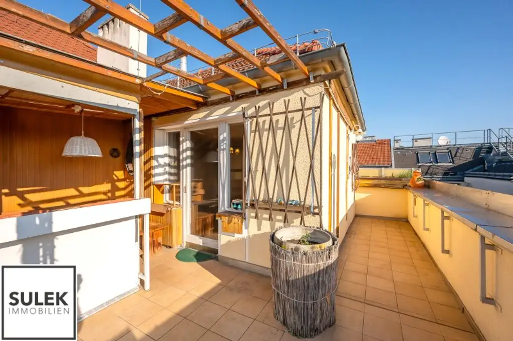 Bastiengasse 15: 3-Zimmer-DG-Wohnung mit separater Küche & gemütlicher, sonniger Terrasse