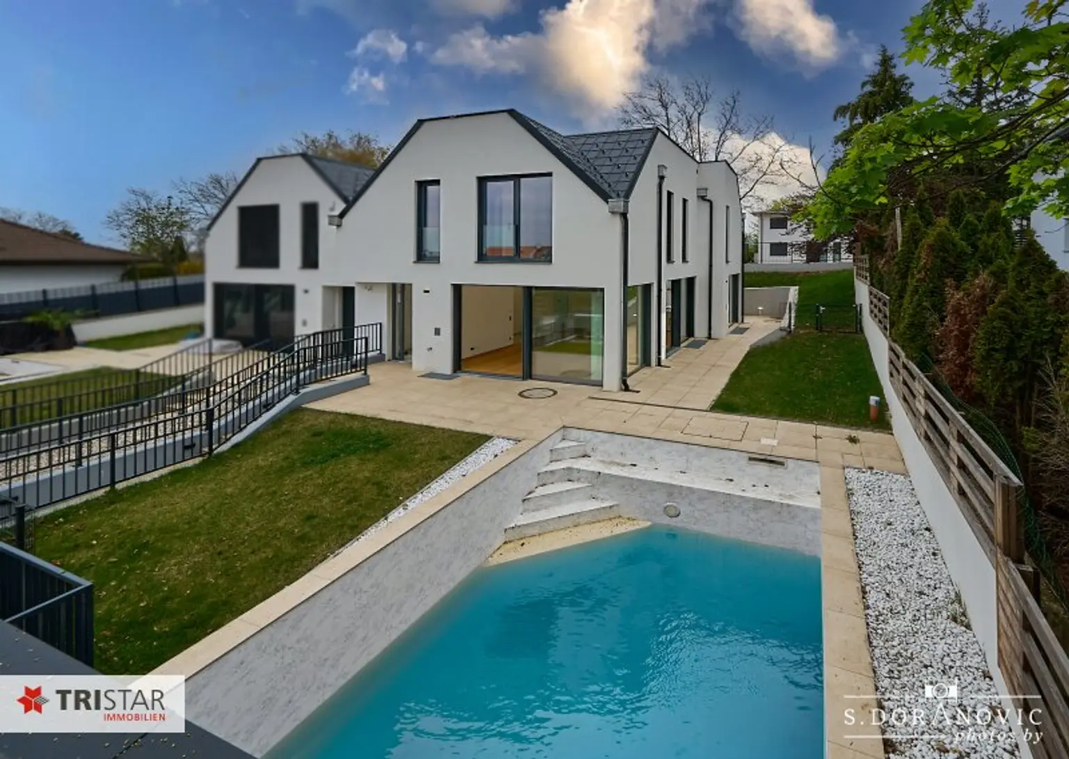 NEU! ++ Gießhübl/Maria Enzersdorf ++ Exklusives Haus mit Pool, Garten, Dachterrasse & 2 Carport-Stellplätzen ++ Vollunterkellert ++ inkl. Küche ++