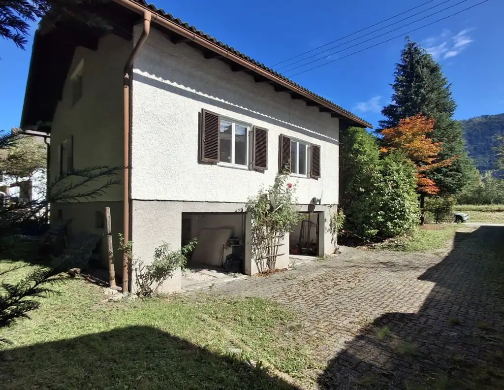 Großzügiges Grundstück mit Altbestand für Ihre individuellen Gestaltungsideen