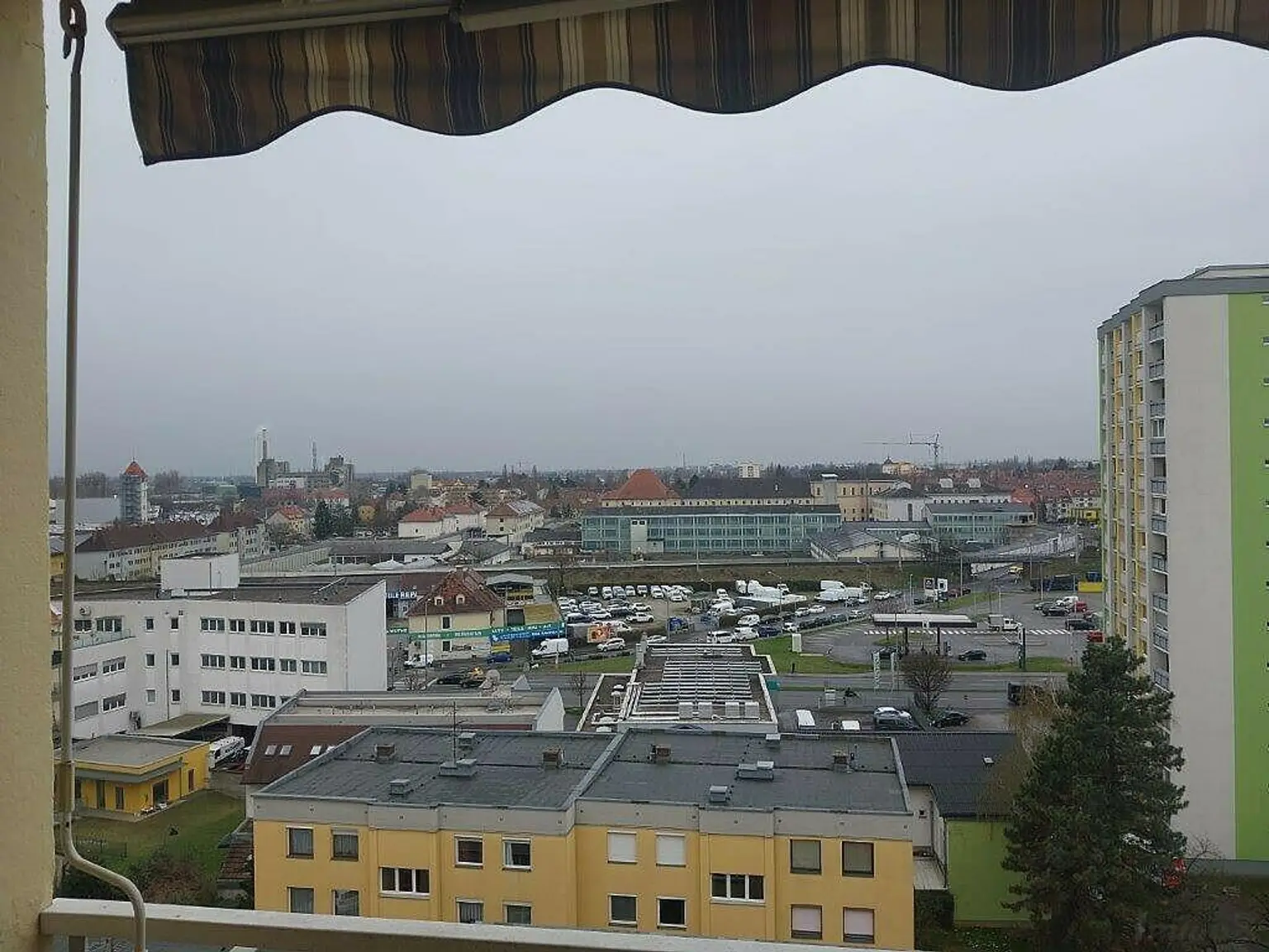Stadtapartment mit West-Loggia und Parkmöglichkeit bei City-Park zu verkaufen!