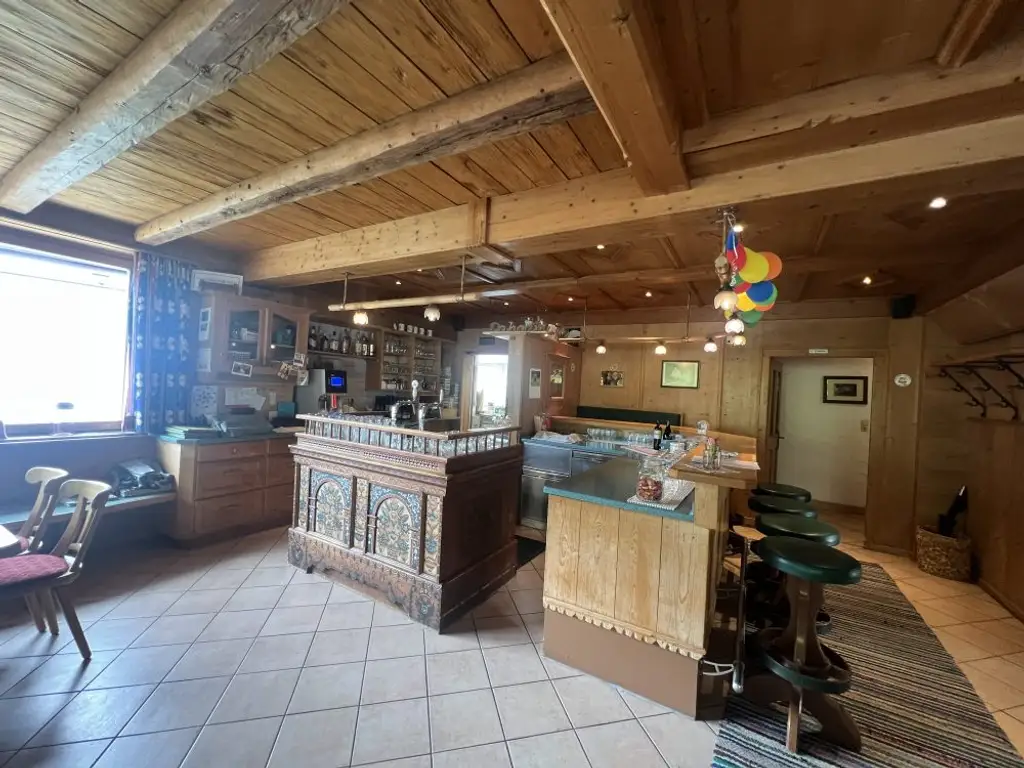 Komplett eingerichtetes Lokal zu verpachten